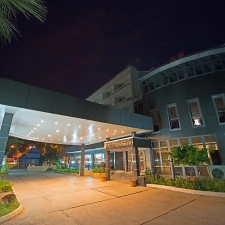 Ayma Beach 库萨达斯